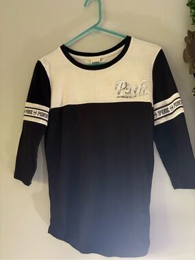PINK Victoria's Secret Black and White Long Sleeve Logo Top